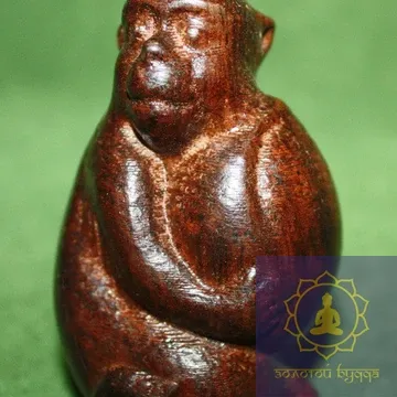 Різь для дерева. Мавпа з персиком.