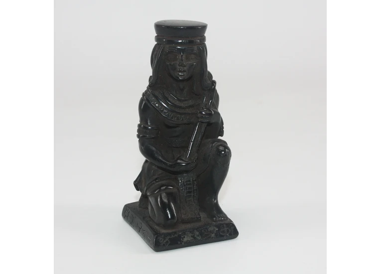 Египетский музыкант (базальт)