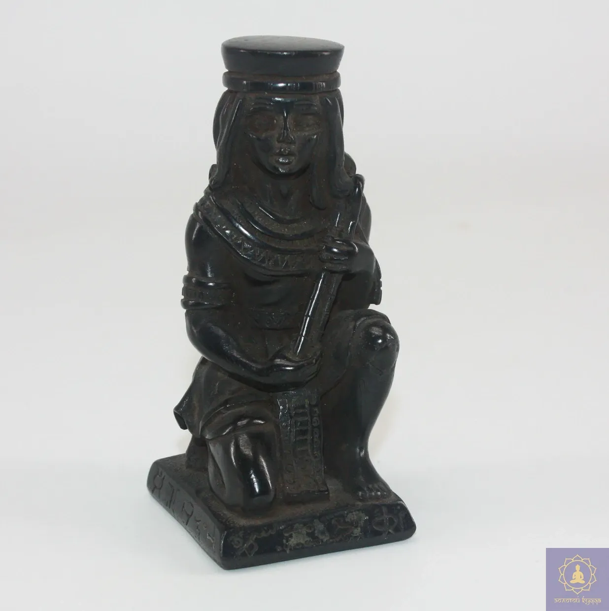 Египетский музыкант (базальт)