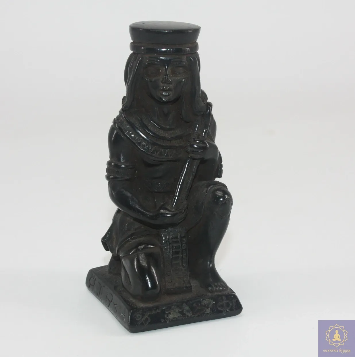 Египетский музыкант (базальт)