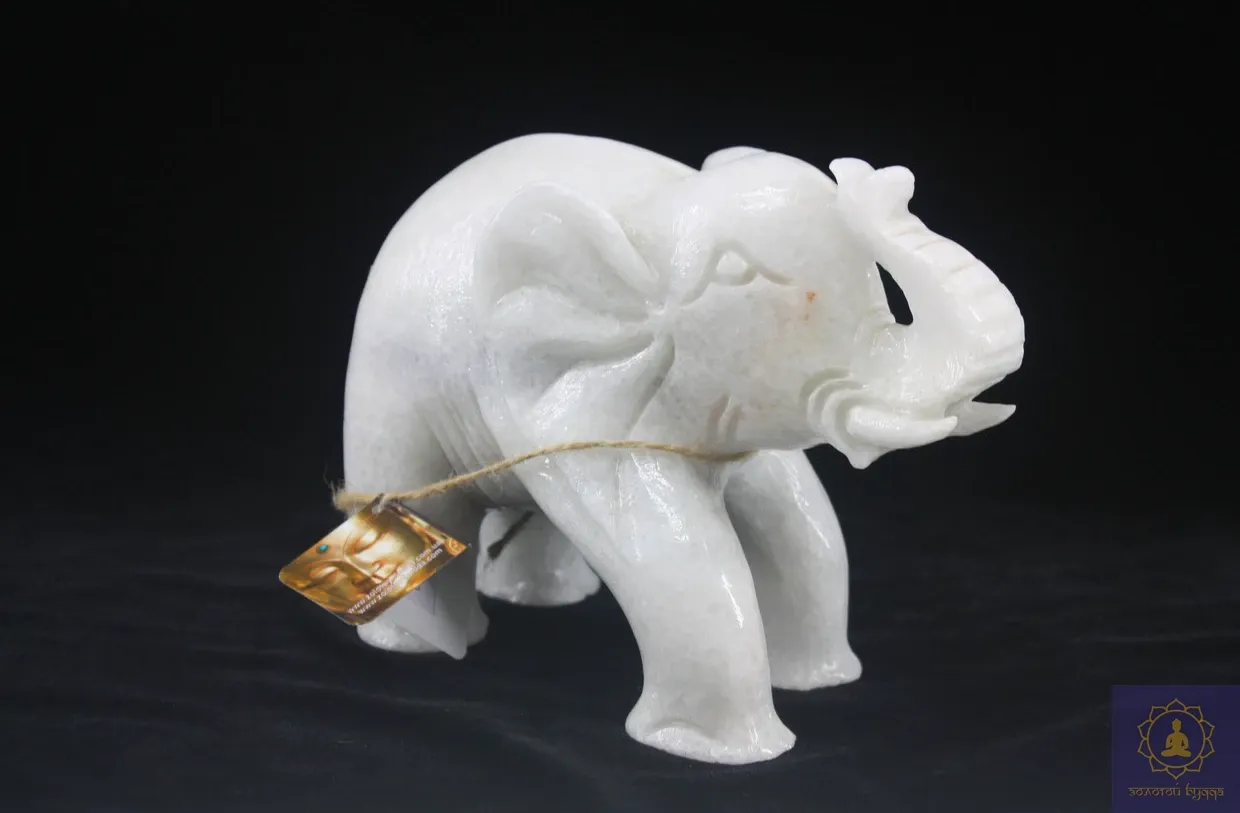 Слон с хоботом кверху - цельный (мрамор)