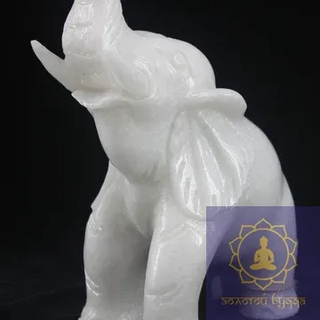 Слон с поднятой головой (мрамор)