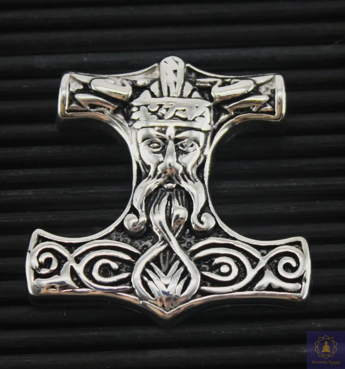 Молот Тора (амулет)