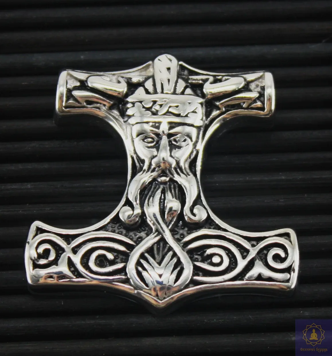 Молот Тора (амулет)