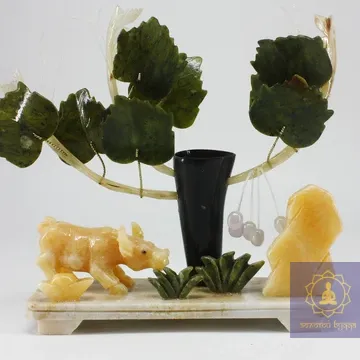 Композиція Бик і дерево (кальцит та жад)