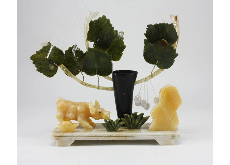 Композиция бык и дерево (кальцит и жад)