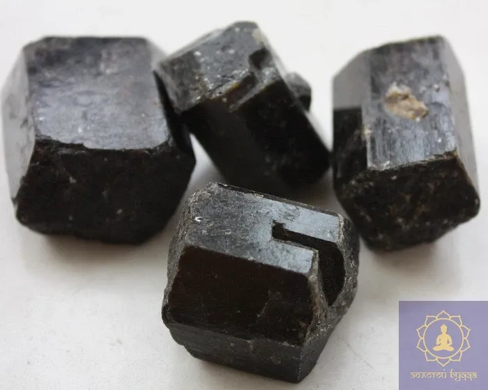 Турмалин черный, шерл