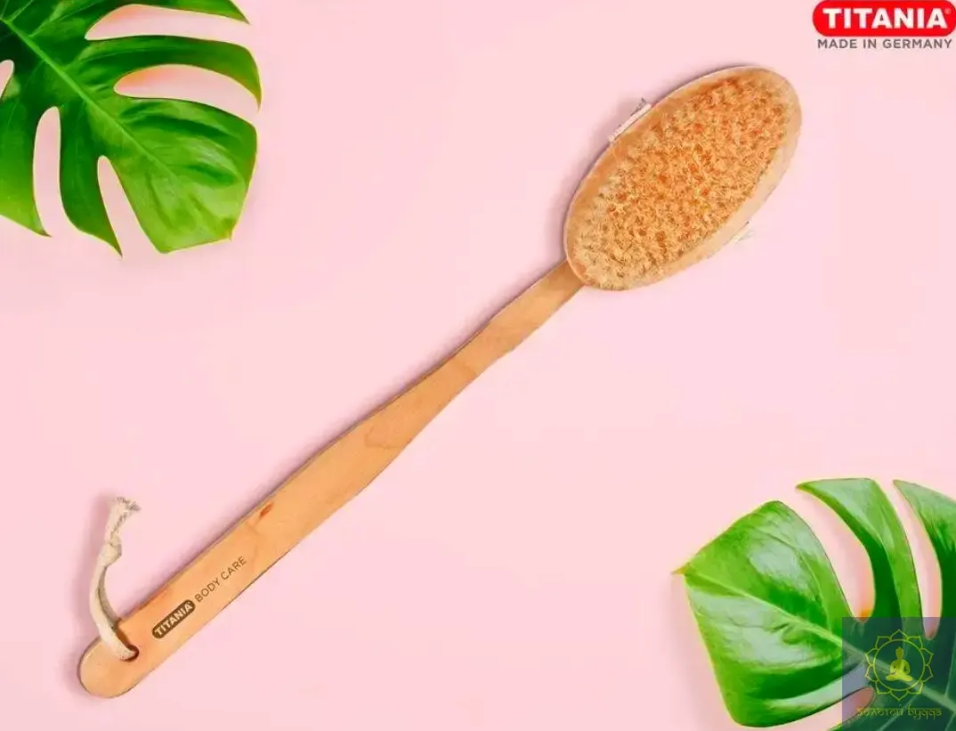 Масажна дерев'яна щітка для тіла зі знімною ручкою Titania