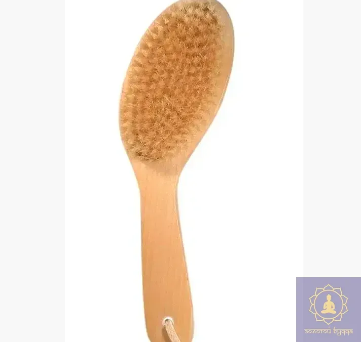 Деревянная щетка для сухого массажа с натуральным ворсом Titania