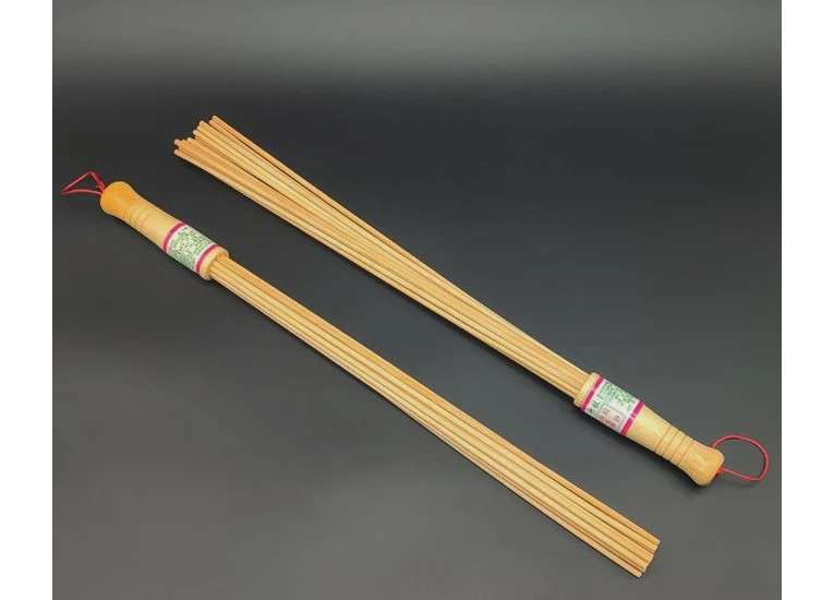 Веник бамбуковый массажный 56 см. толстый прутик