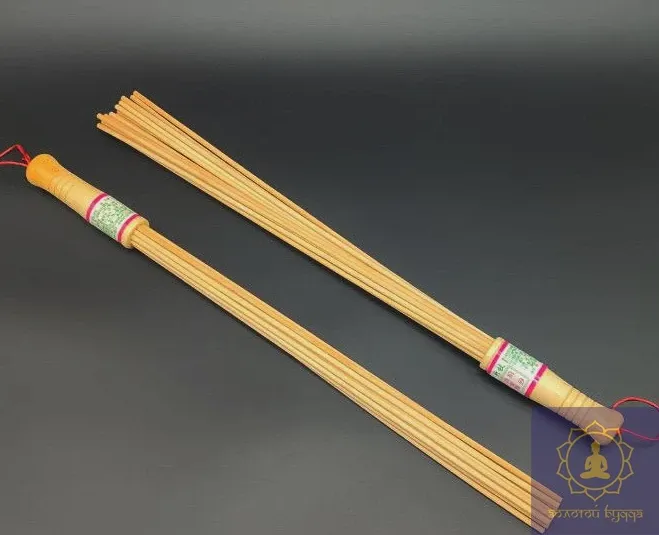 Віник бамбуковий масажний 56 см. Товстий прутик.