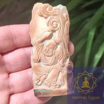 Статуетка Монах — бивень мамонта.