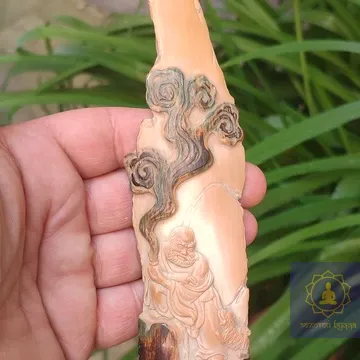 Статуэтка Монах ― бивень мамонта.