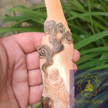 Статуэтка Монах ― бивень мамонта.