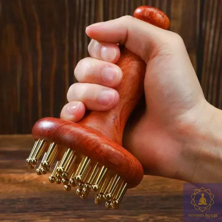 Масажер для меридіан із дерева з мідними вставками.