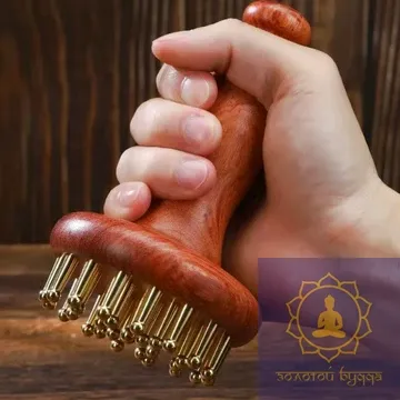 Масажер для меридіан із дерева з мідними вставками.
