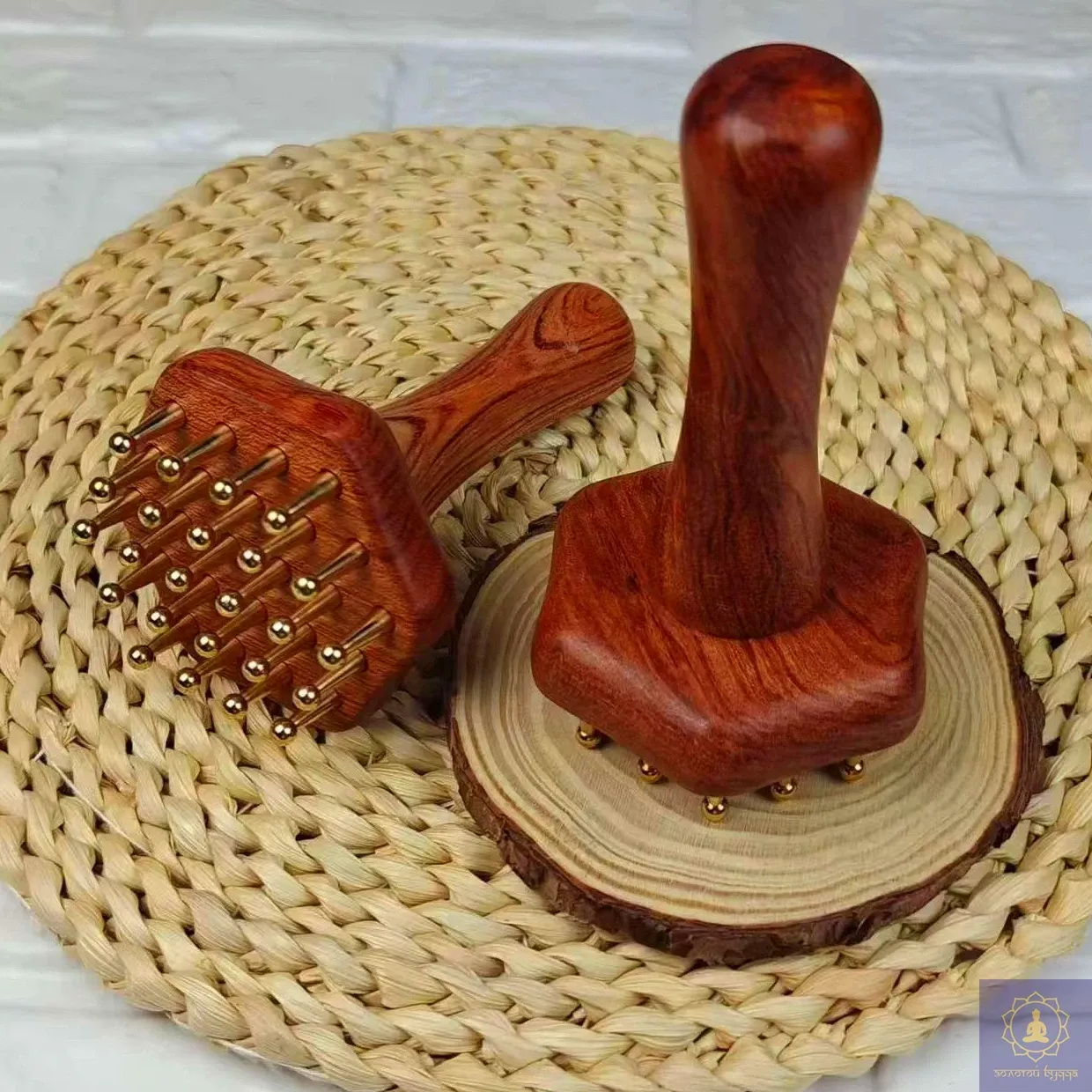 Масажер для меридіан із дерева з мідними вставками.