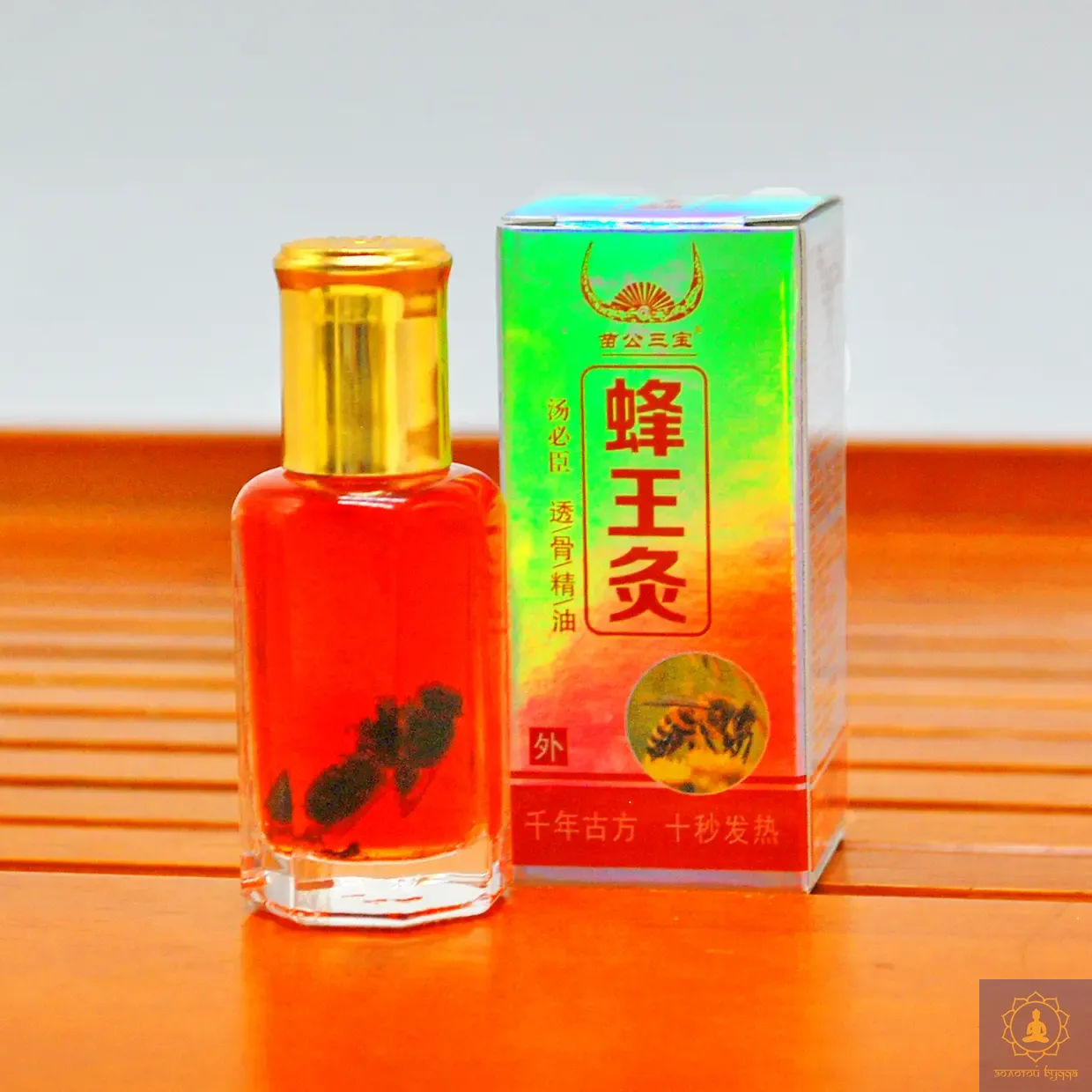 Бальзам з бджолиною отрутою для суглобів та м'язів.