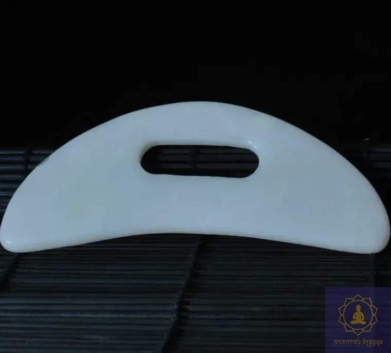 Скребок Гуаша місяць