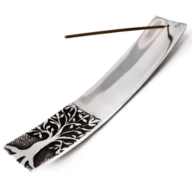 Бронза, метал підставки під пахощі.