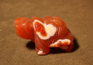 Фигурки, статуэтки из камня