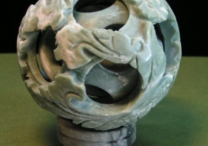 Фигурки, статуэтки из камня