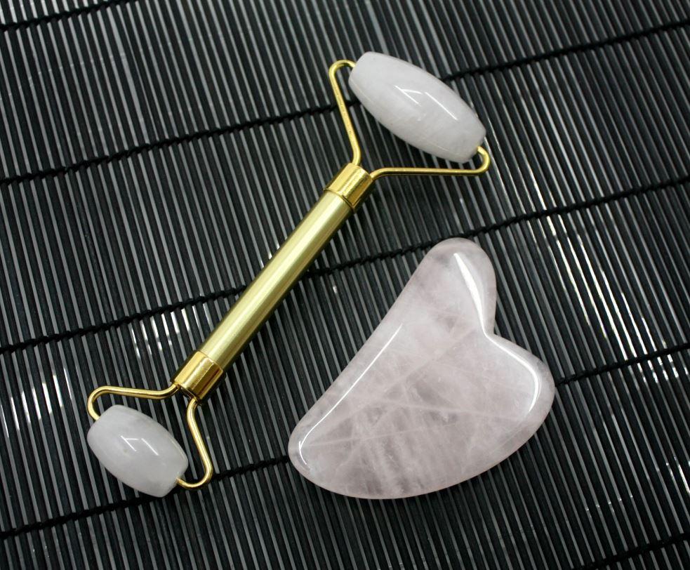 Массажный набор Гуа-ша, ролик и скребок из розового кварца.