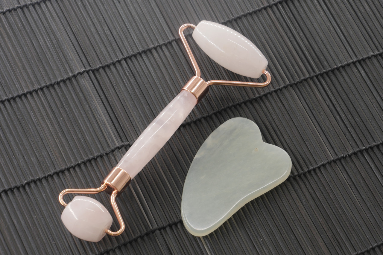 Масажний набір Гуа-ша, роллер та скребок з нефриту.