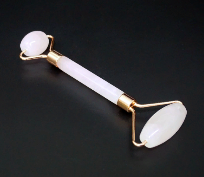 Ролик массажный из розового кварца.