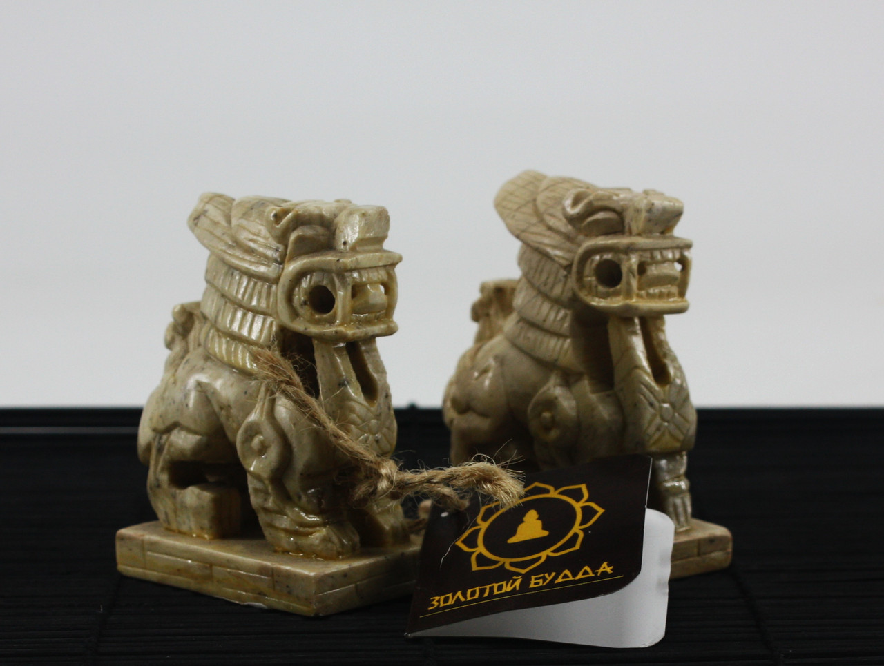 Фигурки, статуэтки из камня