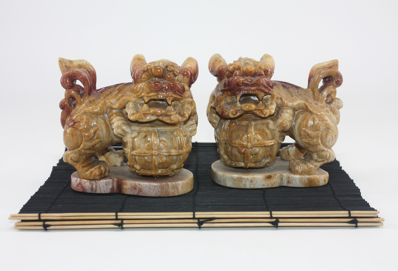 Фигурки, статуэтки из камня