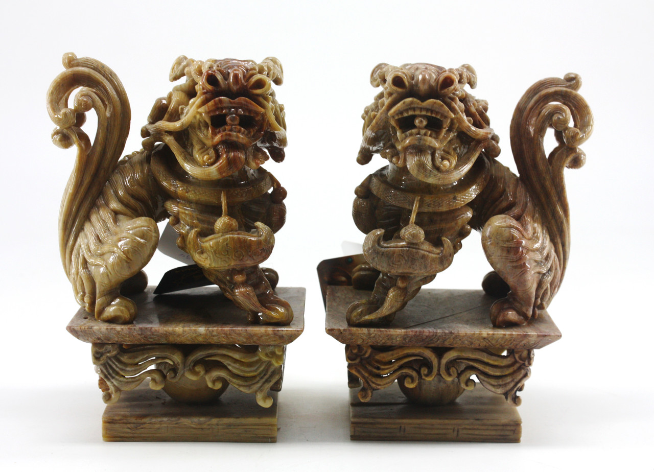 Фигурки, статуэтки из камня