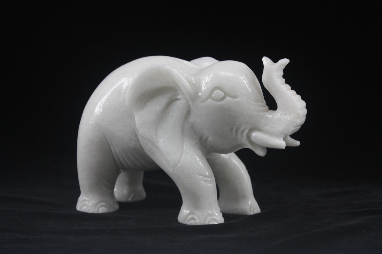 Фигурки, статуэтки из камня