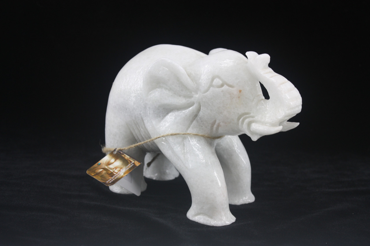 Фигурки, статуэтки из камня