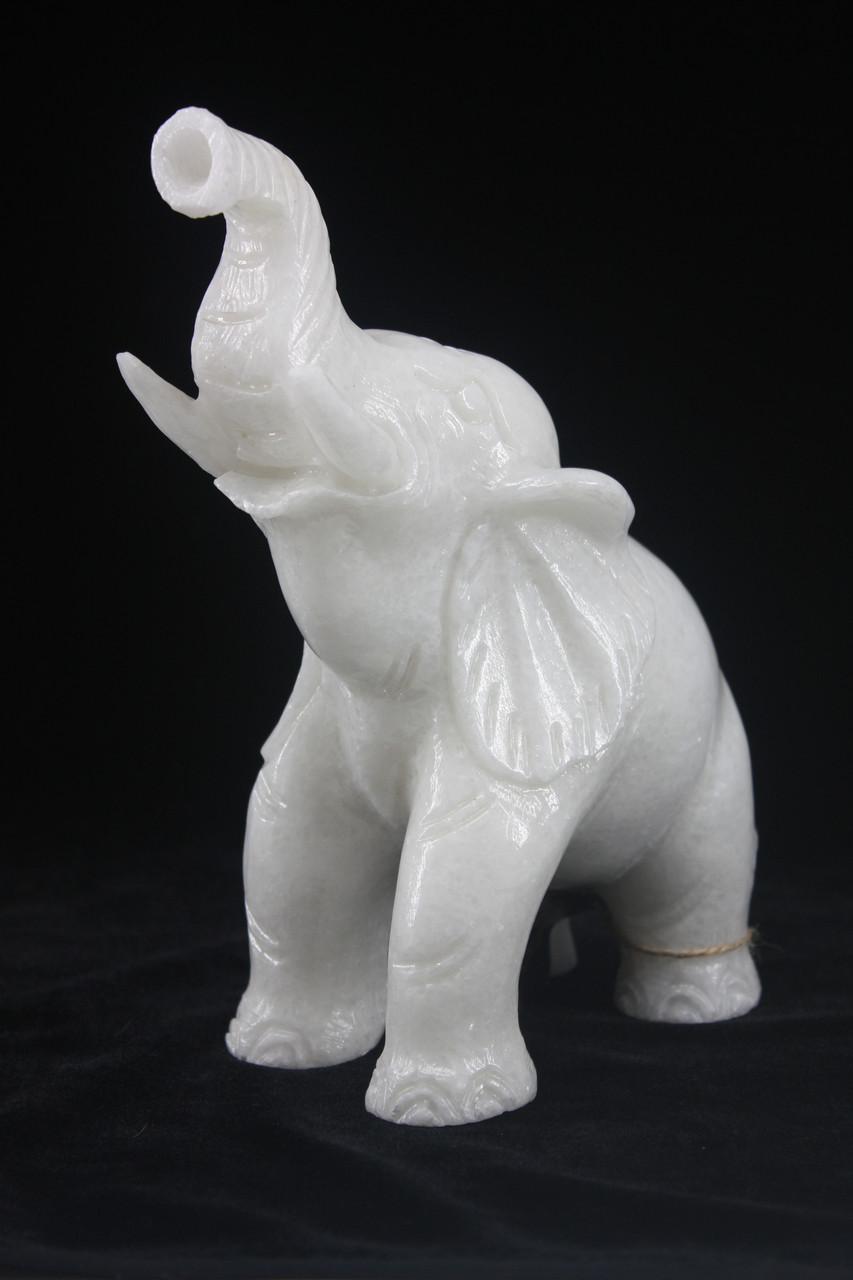 Фигурки, статуэтки из камня