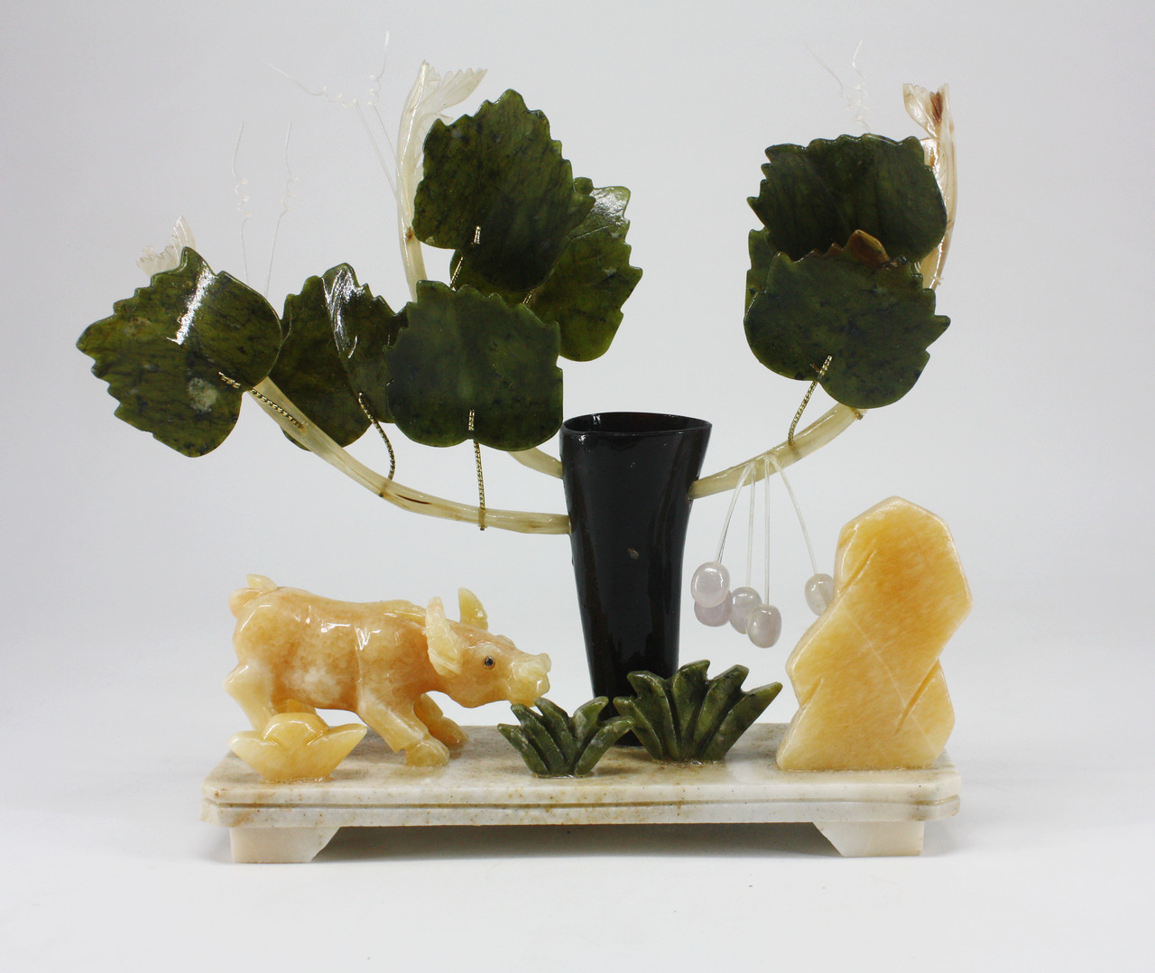 Фигурки, статуэтки из камня