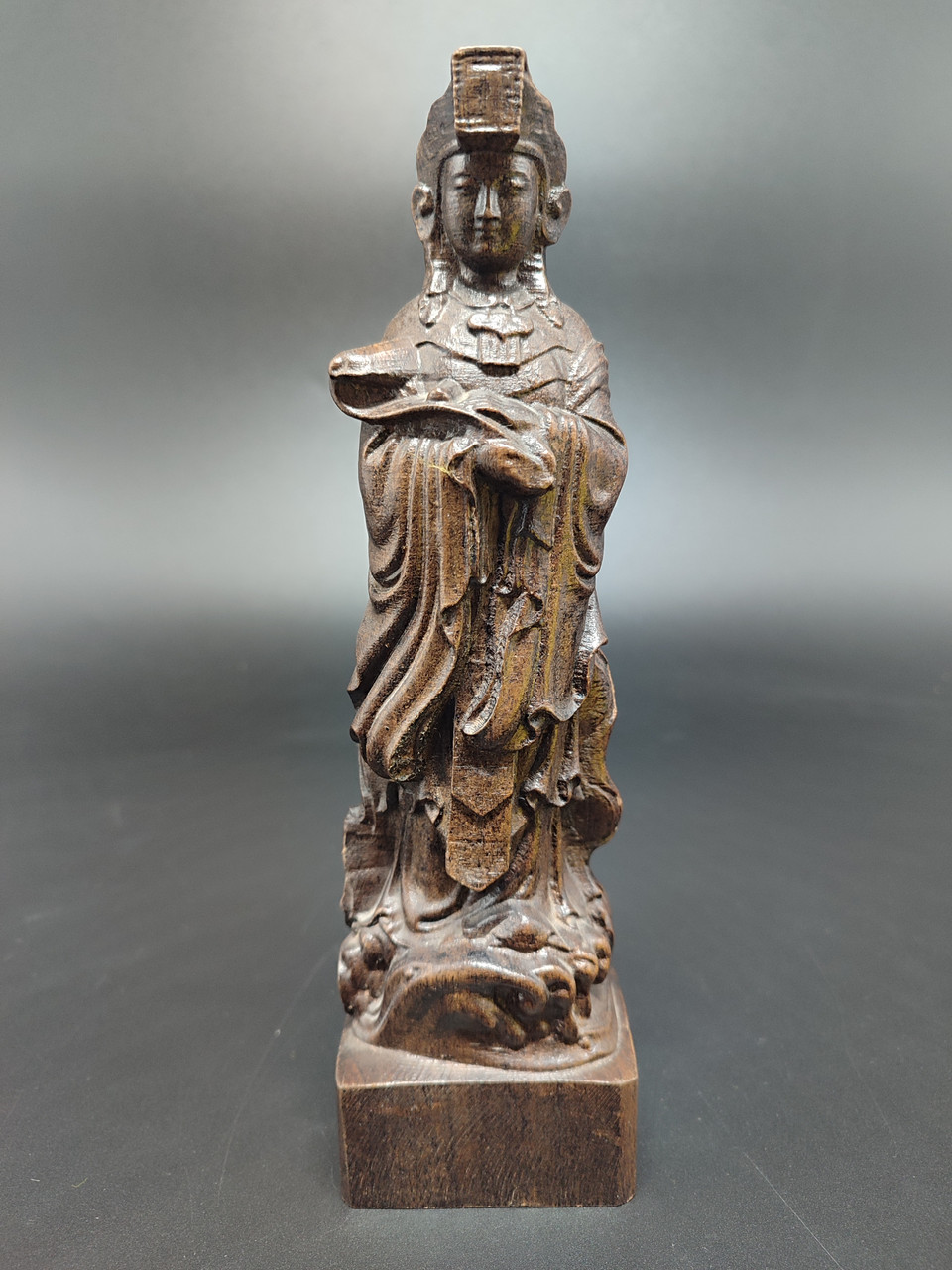 Фигурки, статуэтки из дерева