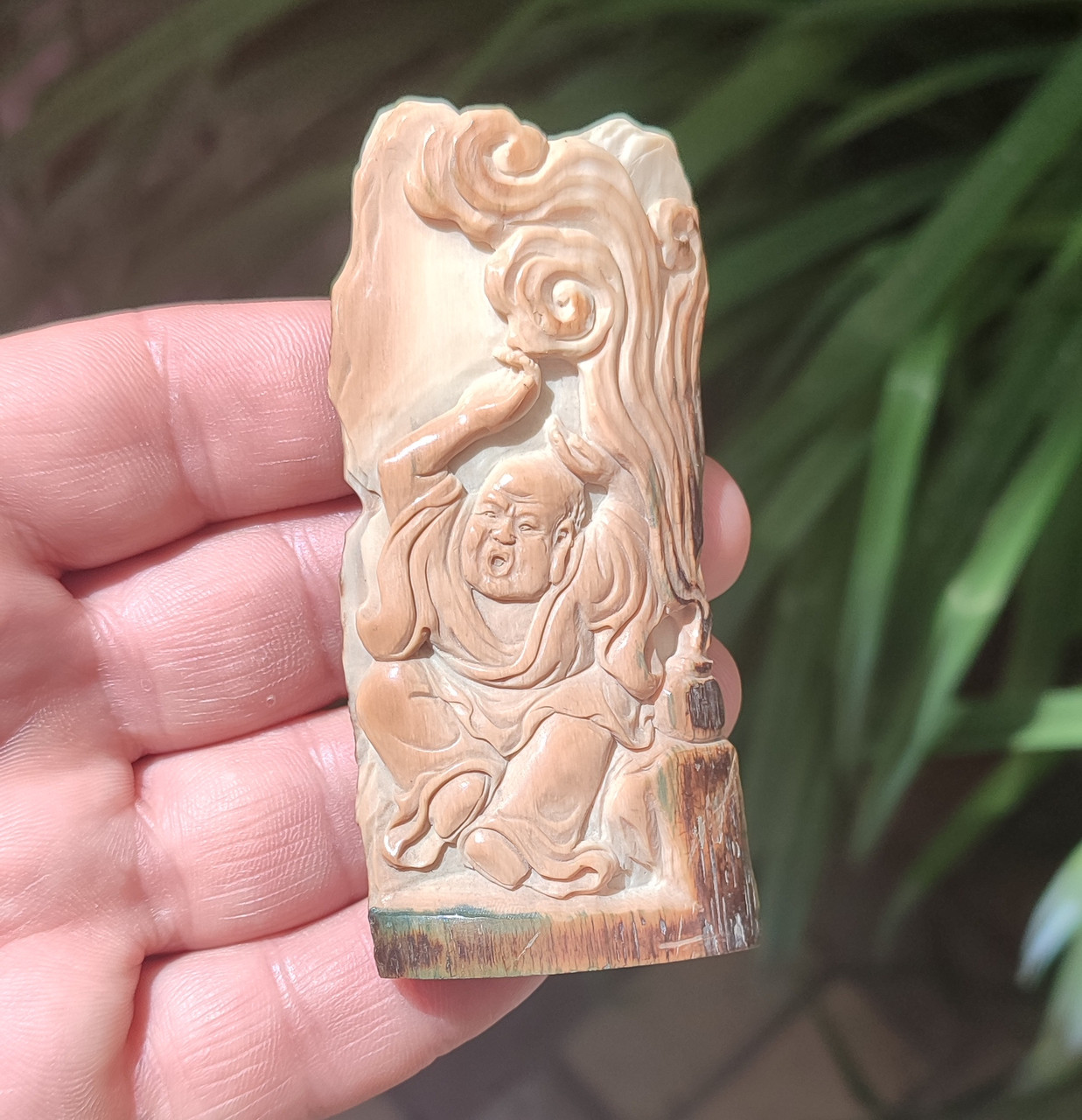 Фигурки, статуэтки из кости