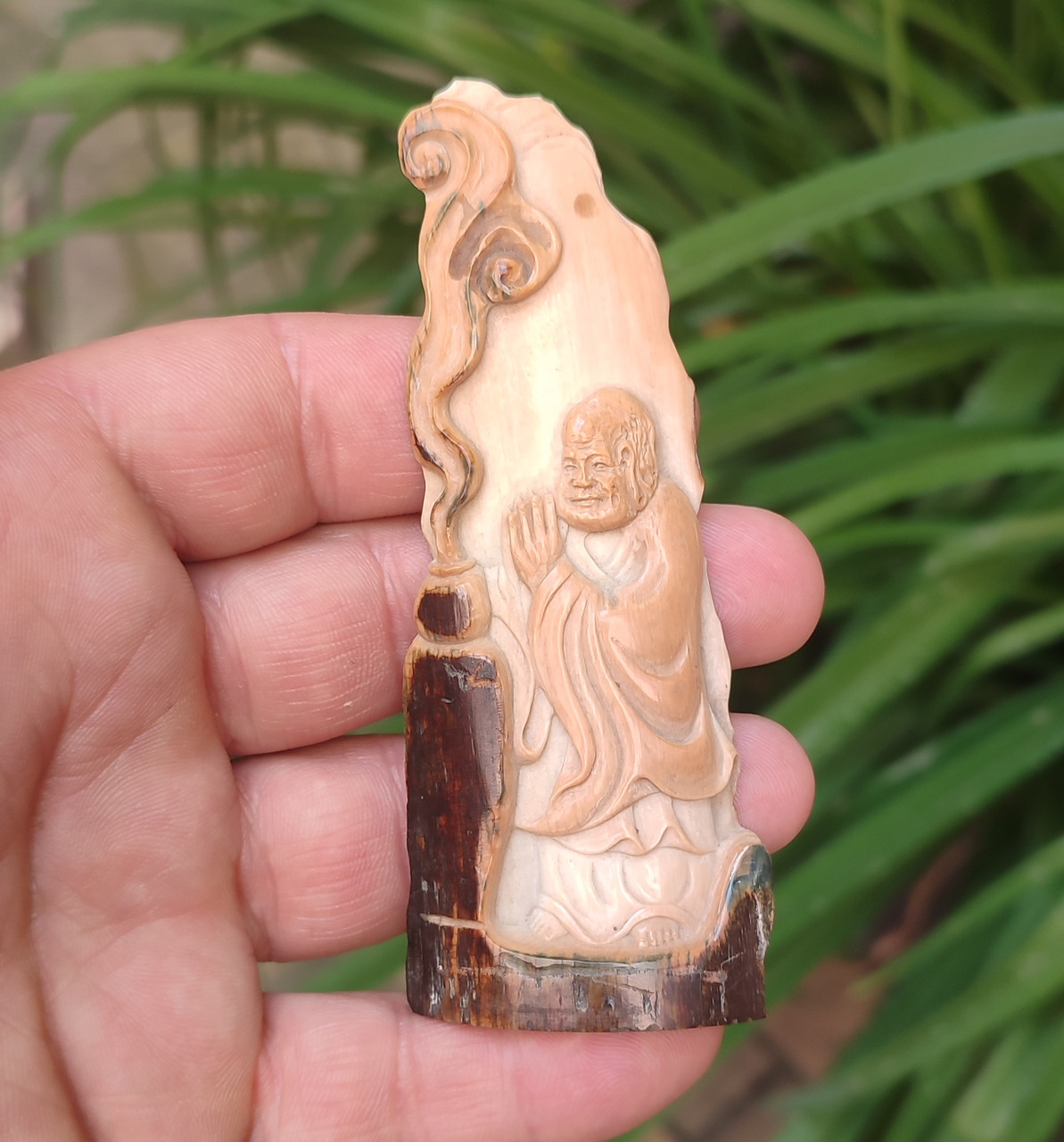 Фигурки, статуэтки из кости