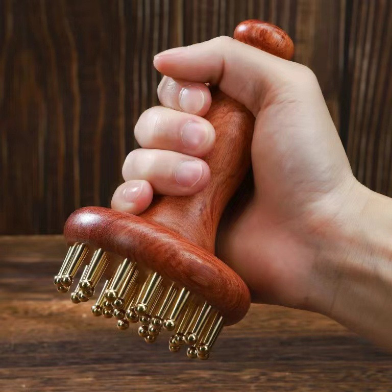 Масажер для меридіан із дерева з мідними вставками.