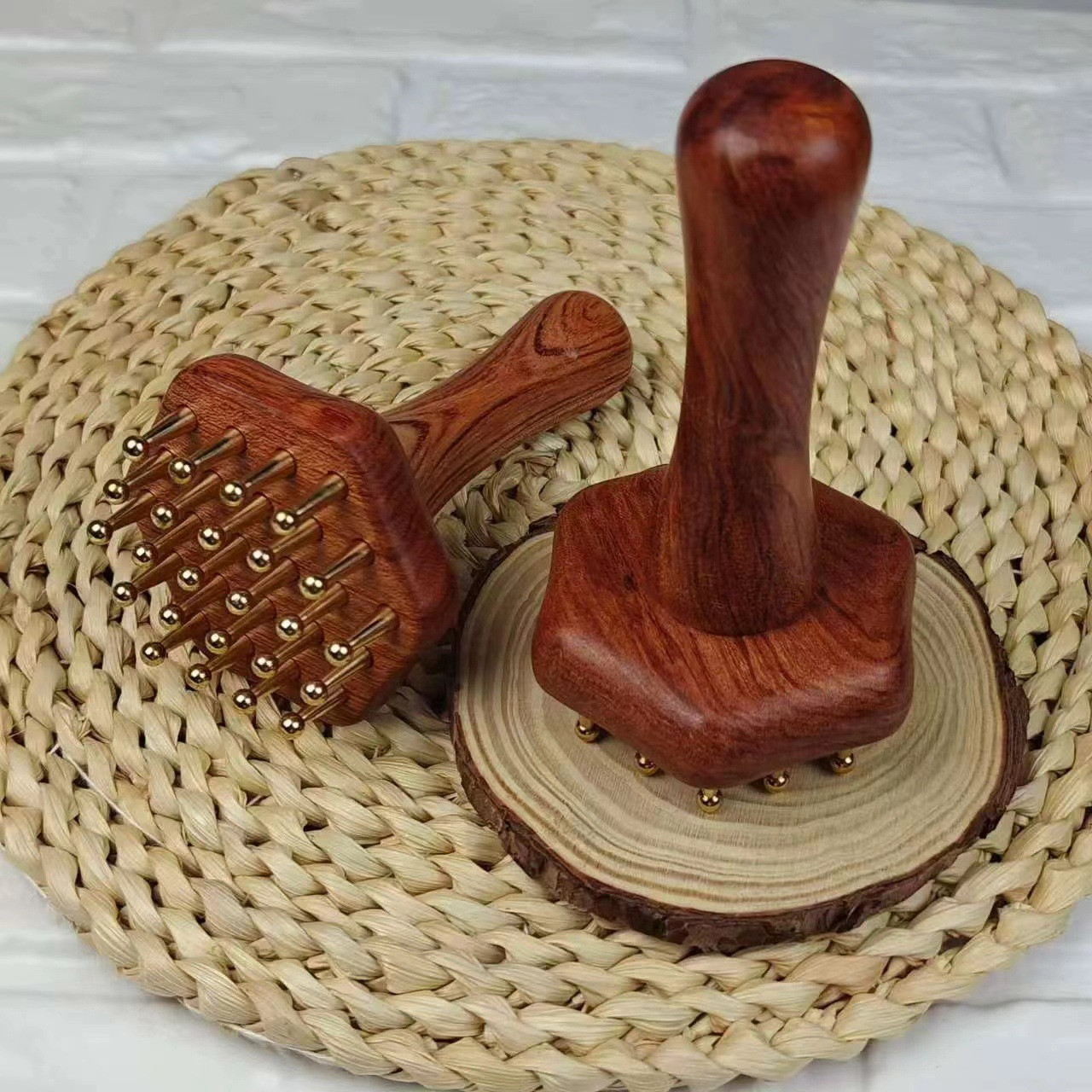 Масажер для меридіан із дерева з мідними вставками.