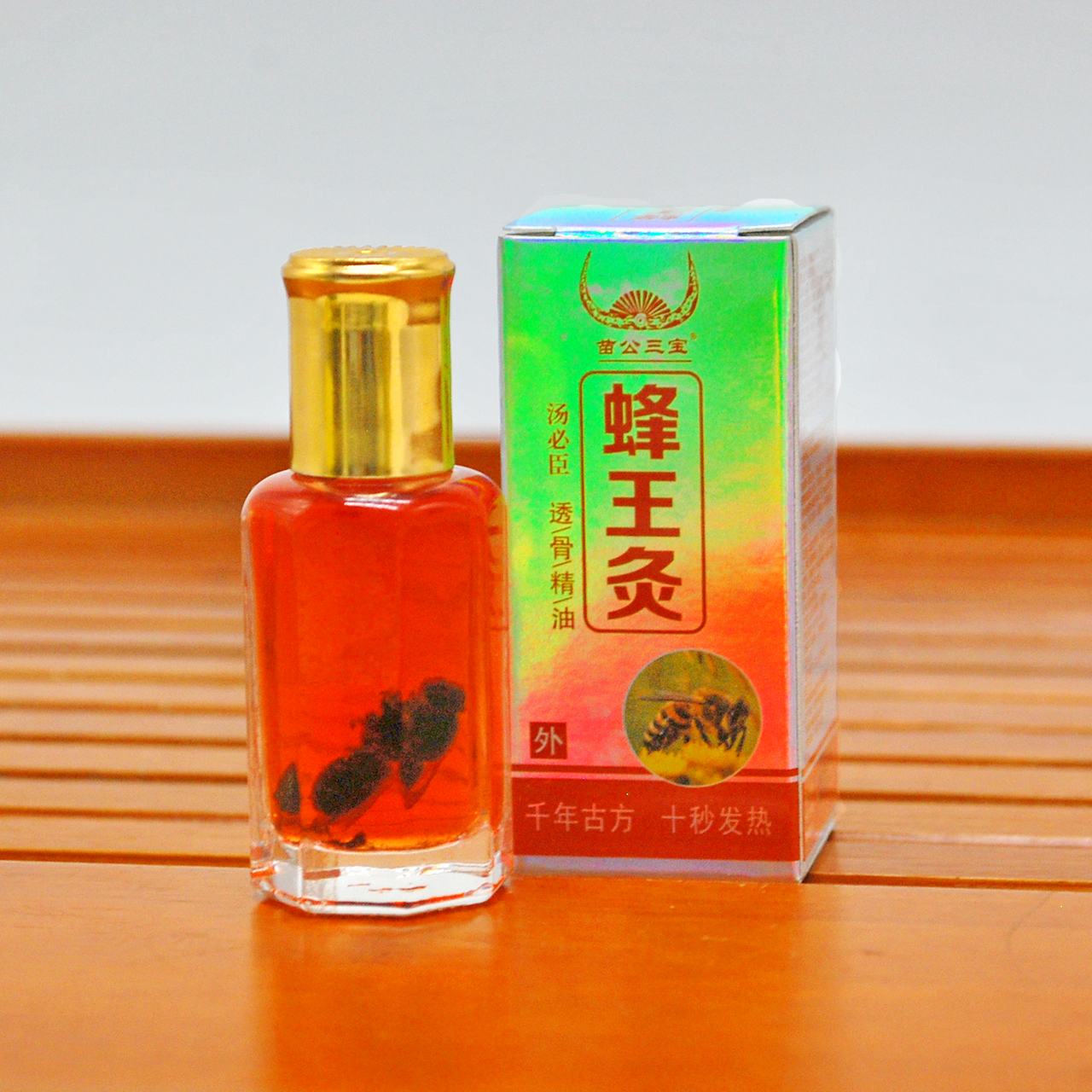 Бальзам с пчелиным ядом для суставов и мышц.