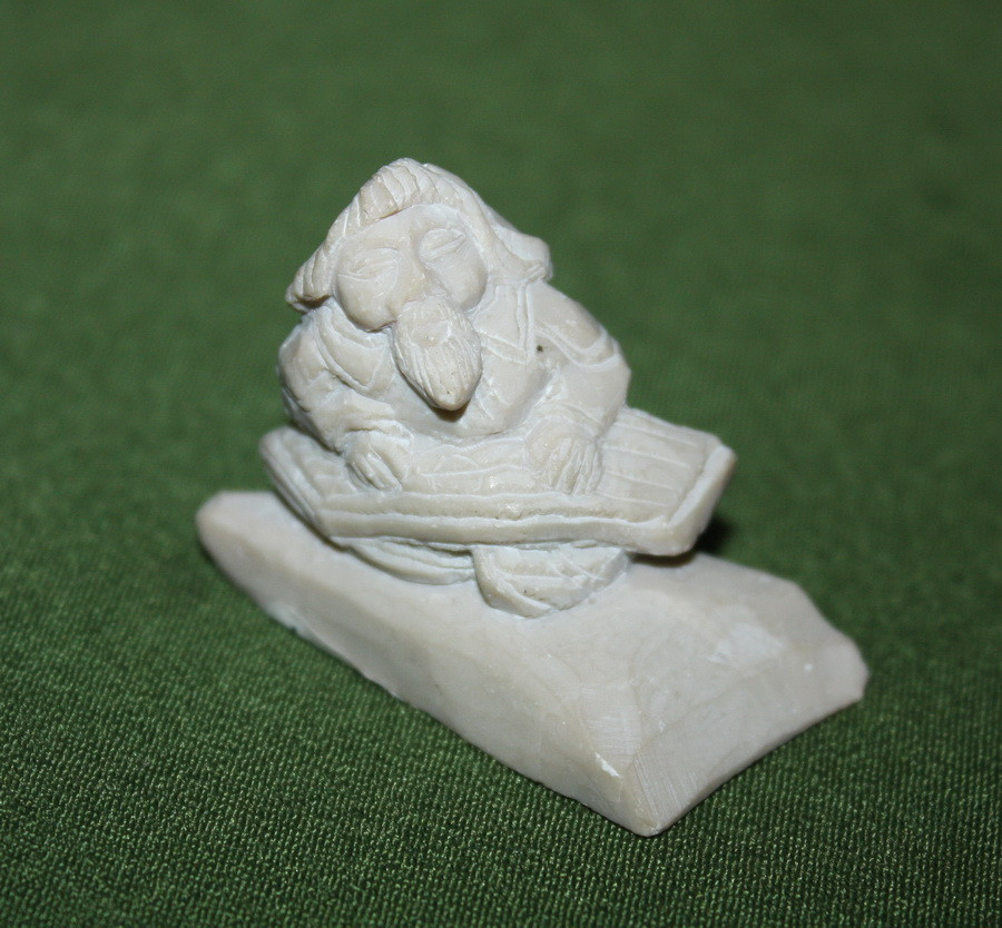 Статуэтка фигурка старца музыканта  Альмадегит \Алтай \